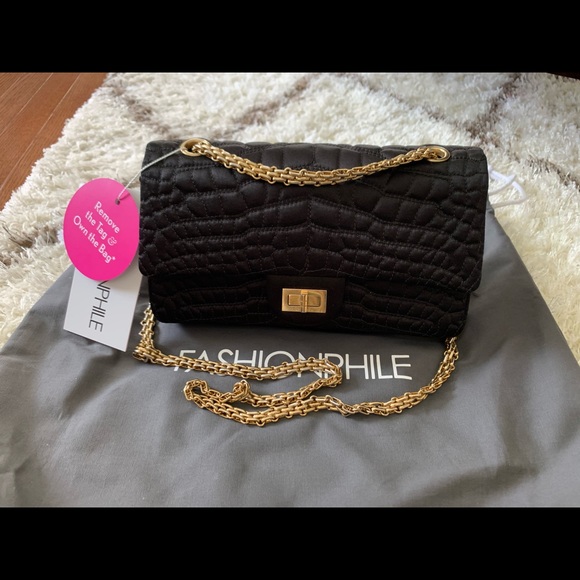 CHANEL Black Quilted Shoulder Bag with Gold Hardware - Picture 14 of 16